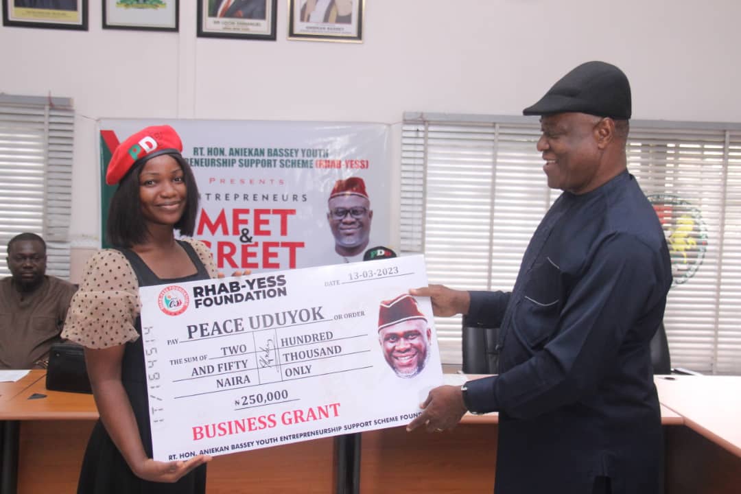 You are currently viewing RHAB-YESS: A’IBOM SPEAKER URGES FINANCIAL PRUDENCE, DOLLS OUT BUSINESS GRANT TO YOUNG ENTREPRENEURS